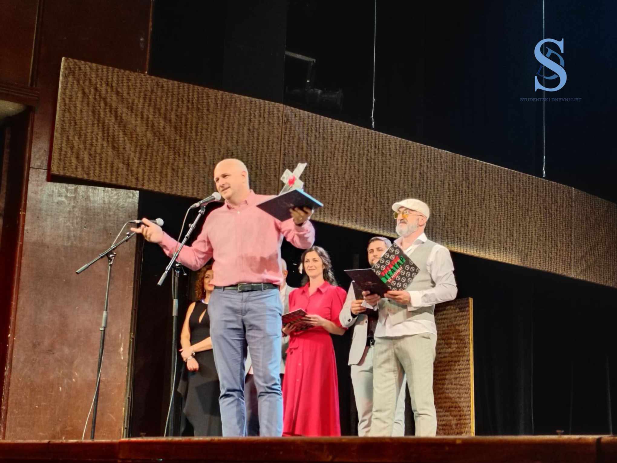 49165903-b35a-4b94-b50e-4cb217a38236